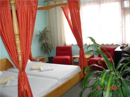 Family Hotel Natalis Хисаря Номер фото